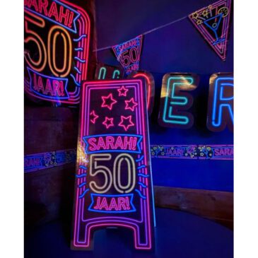 Box 2 Sarah NEON